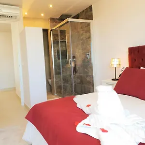https://fantastic-apartment-b-in-front-of-the-sea-marina.es-andalucia.com