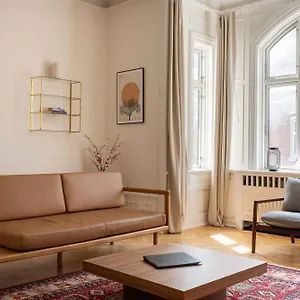 Apartment Lovely 3br Manor 5 Min From Tivoli Gardens, Kopenhagen