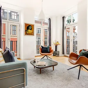  Apartment Sanders Leaves - Pleasant Four-bedroom In Downtown